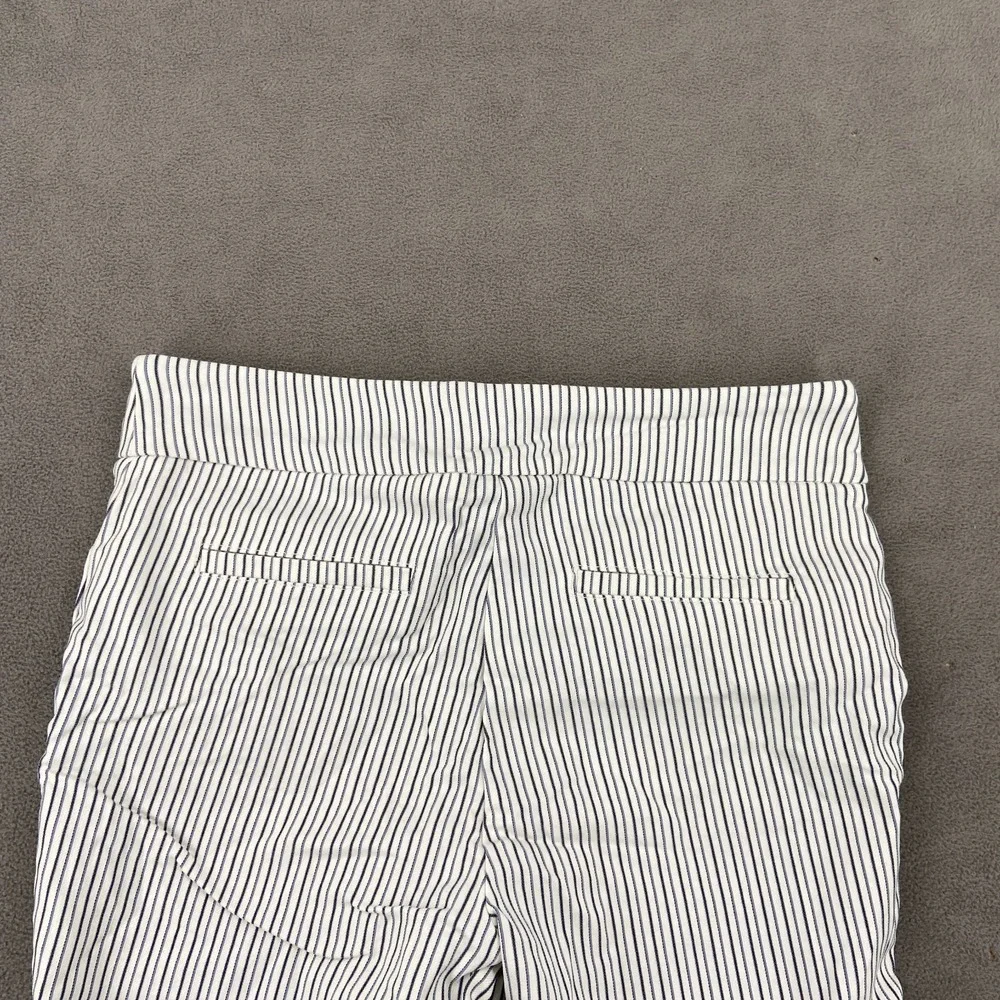 Hilary Radley Bermuda Shorts Womens Medium Blue White Pinstripe Stretch Mid Rise